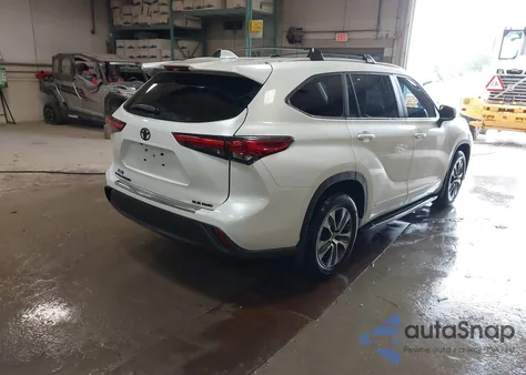 2023 Toyota Highlander Xle z USA, uszkodzony, nr VIN 5TDKDRBH2PS042150